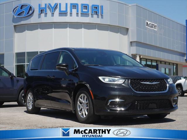 2023 Chrysler Pacifica Touring L for sale in LAWRENCE, KS