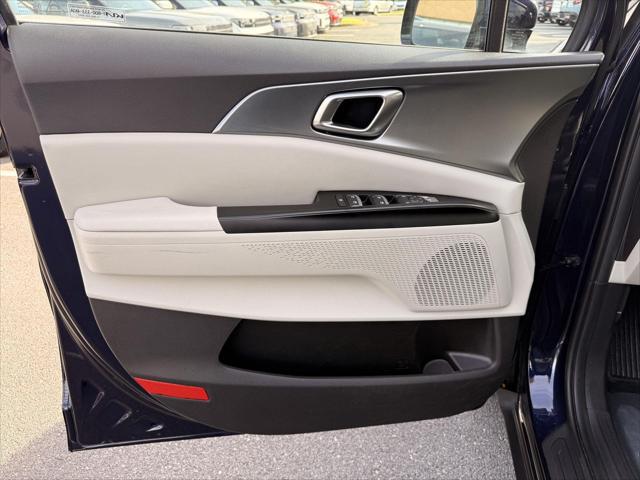 2023 Kia Carnival MPV LX