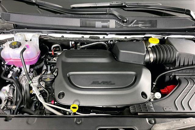2027 Chrysler Pacifica Limited AWD