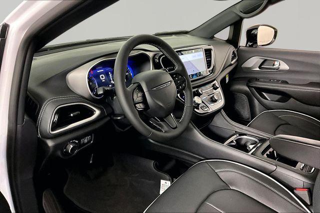 2027 Chrysler Pacifica Limited AWD