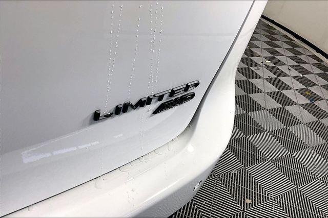 2027 Chrysler Pacifica Limited AWD