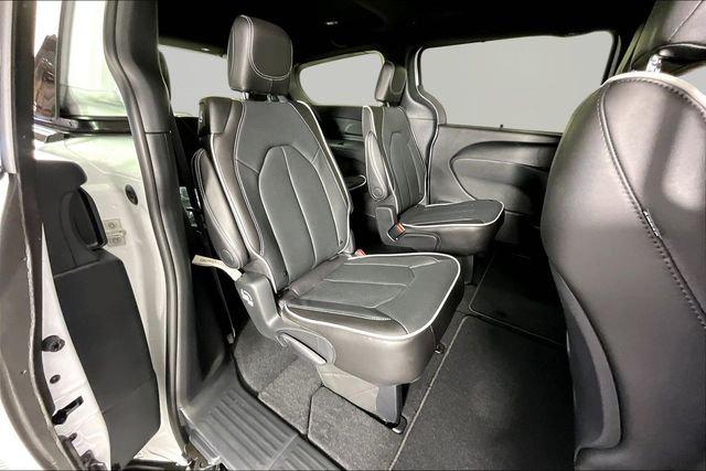 2027 Chrysler Pacifica Limited AWD