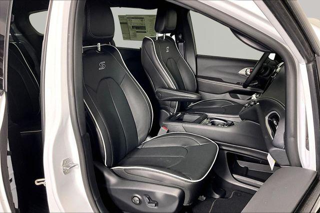 2027 Chrysler Pacifica Limited AWD