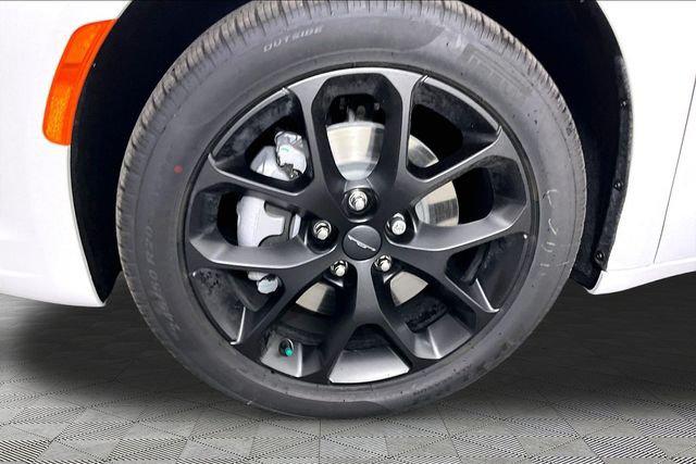 2027 Chrysler Pacifica Limited AWD