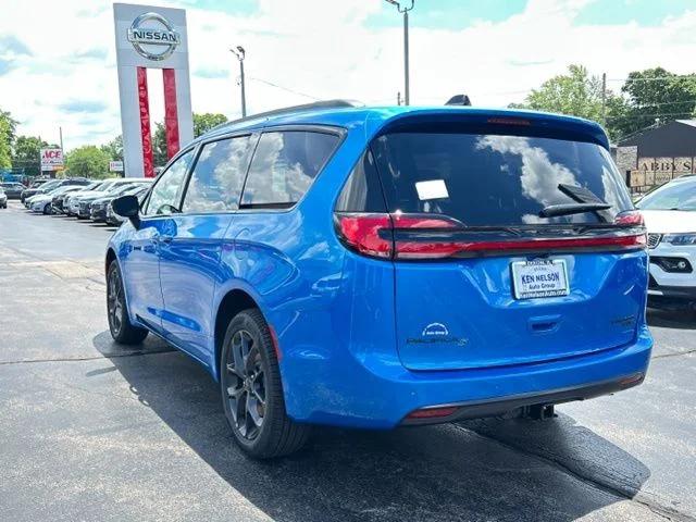 2027 Chrysler Pacifica Limited