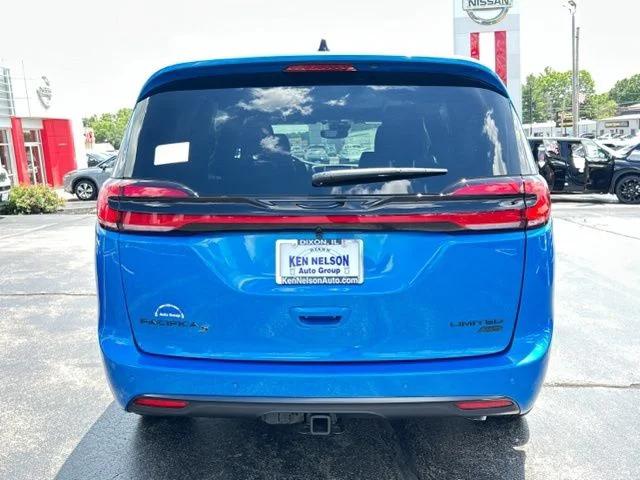 2027 Chrysler Pacifica Limited