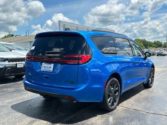2027 Chrysler Pacifica Limited