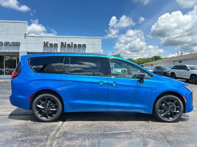 2027 Chrysler Pacifica Limited