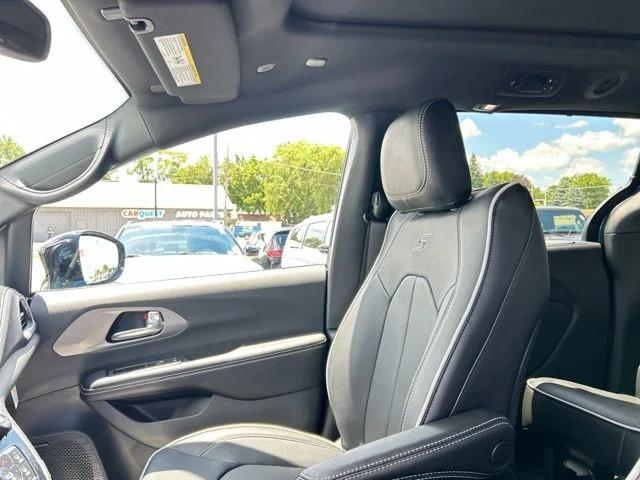 2027 Chrysler Pacifica Limited