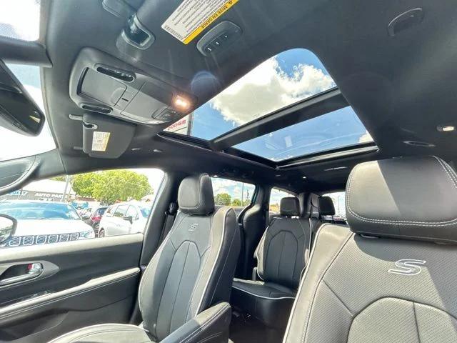 2027 Chrysler Pacifica Limited