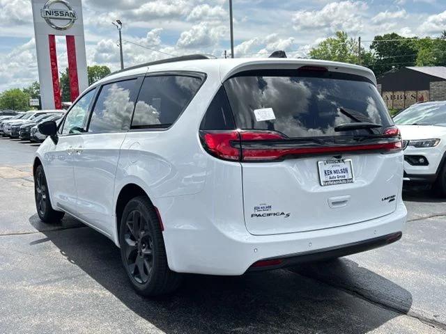 2027 Chrysler Pacifica Limited