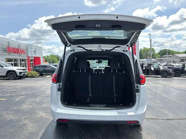2027 Chrysler Pacifica Limited