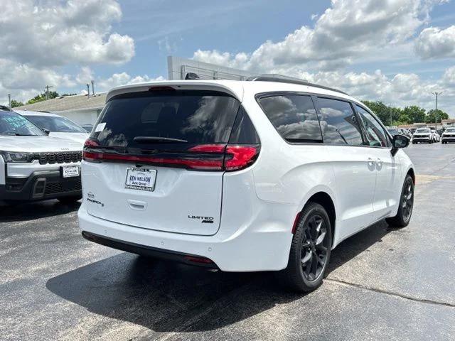2027 Chrysler Pacifica Limited