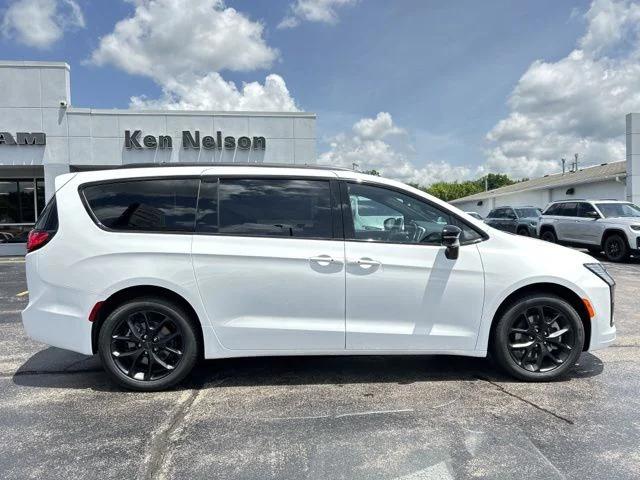 2027 Chrysler Pacifica Limited
