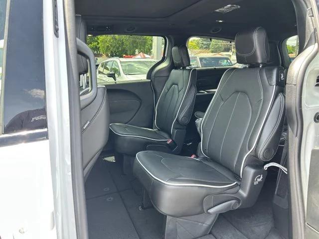 2027 Chrysler Pacifica Limited