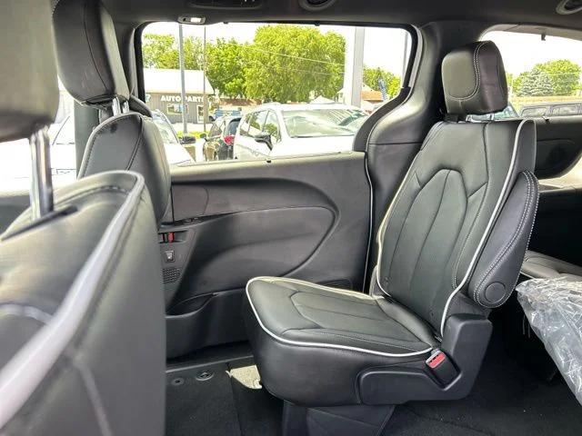 2027 Chrysler Pacifica Limited