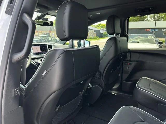 2027 Chrysler Pacifica Limited