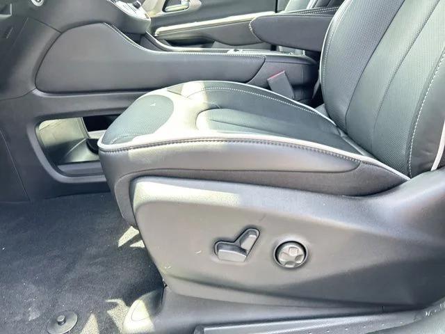 2027 Chrysler Pacifica Limited