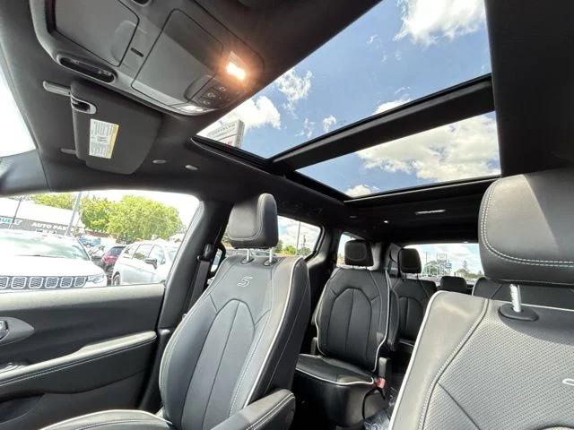 2027 Chrysler Pacifica Limited