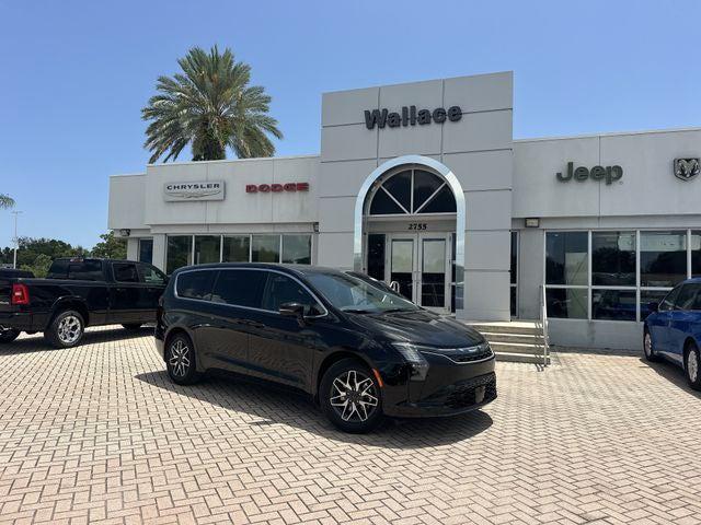 2027 Chrysler Pacifica PACIFICA LIMITED
