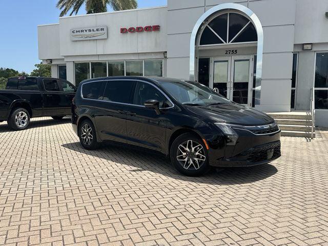 2027 Chrysler Pacifica PACIFICA LIMITED