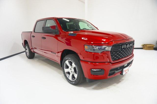 2026 RAM 1500 RAM 1500 EXPRESS CREW CAB 4X2 57 BOX