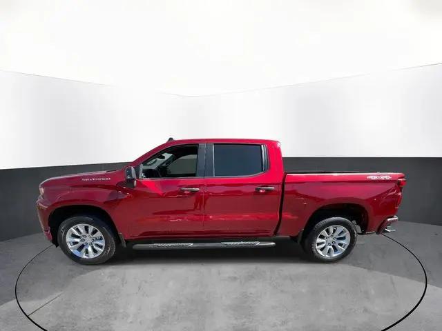 2022 Chevrolet Silverado 1500 4WD Crew Cab Short Bed Custom