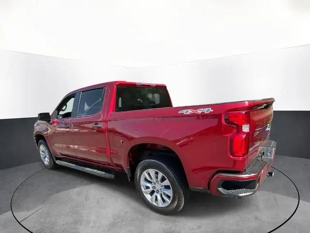 2022 Chevrolet Silverado 1500 4WD Crew Cab Short Bed Custom
