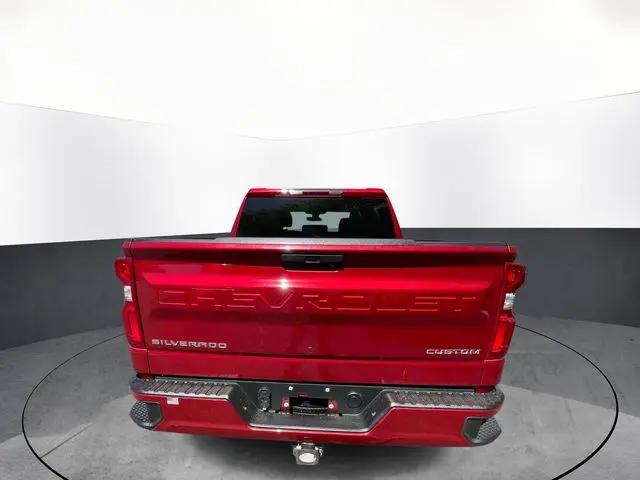 2022 Chevrolet Silverado 1500 4WD Crew Cab Short Bed Custom