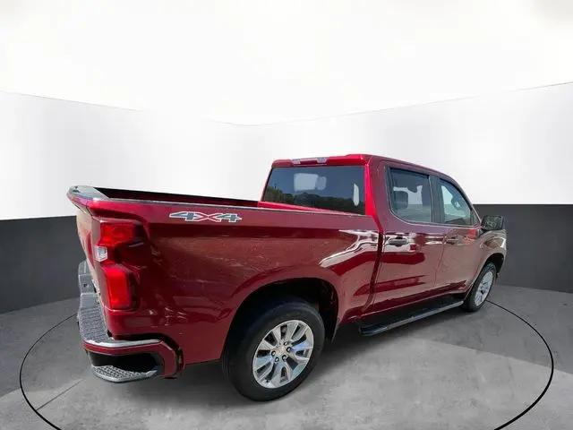 2022 Chevrolet Silverado 1500 4WD Crew Cab Short Bed Custom