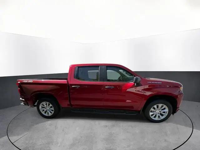 2022 Chevrolet Silverado 1500 4WD Crew Cab Short Bed Custom