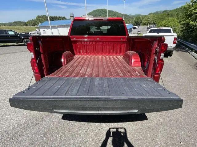2022 Chevrolet Silverado 1500 4WD Crew Cab Short Bed Custom