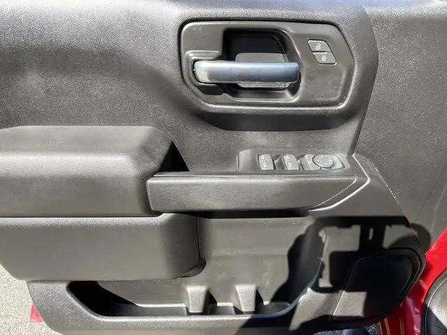 2022 Chevrolet Silverado 1500 4WD Crew Cab Short Bed Custom