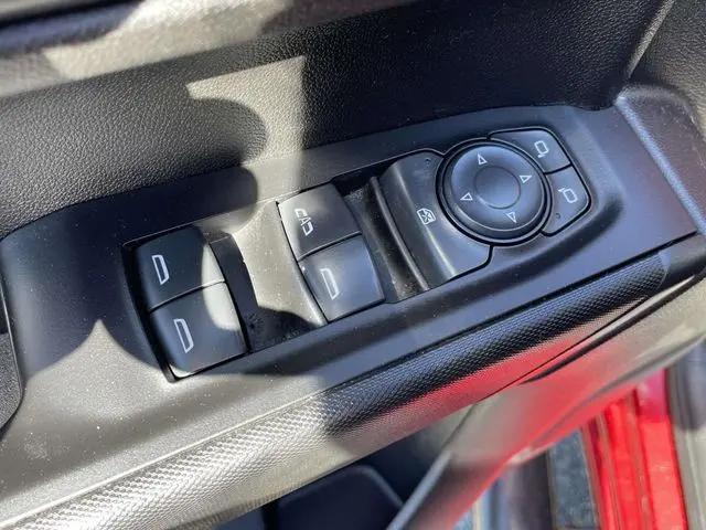2022 Chevrolet Silverado 1500 4WD Crew Cab Short Bed Custom