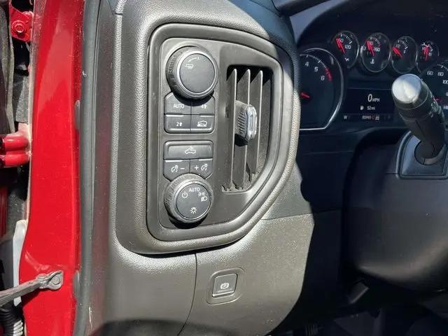 2022 Chevrolet Silverado 1500 4WD Crew Cab Short Bed Custom