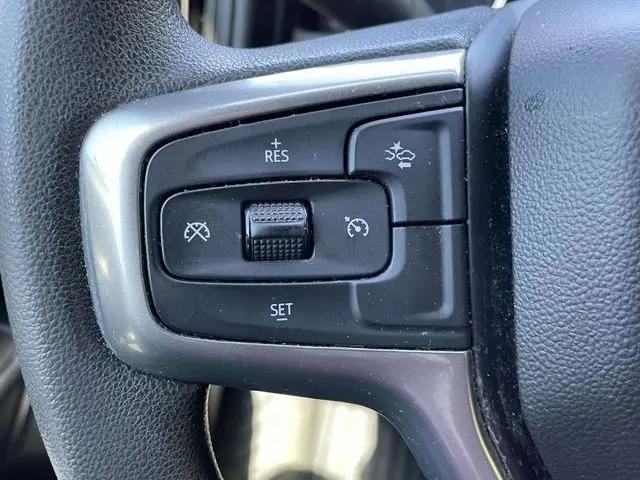 2022 Chevrolet Silverado 1500 4WD Crew Cab Short Bed Custom
