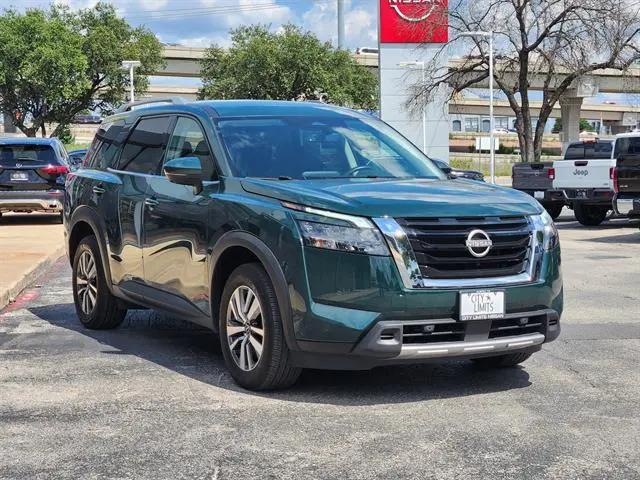 2025 Nissan Pathfinder SL FWD