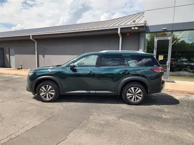 2025 Nissan Pathfinder SL FWD