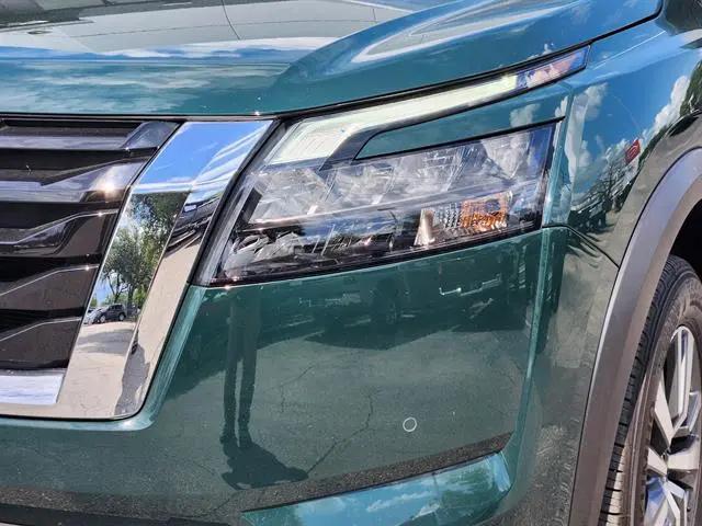 2025 Nissan Pathfinder SL FWD