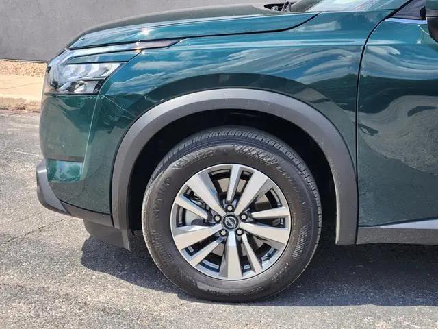 2025 Nissan Pathfinder SL FWD