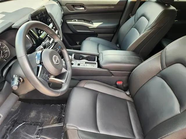 2025 Nissan Pathfinder SL FWD