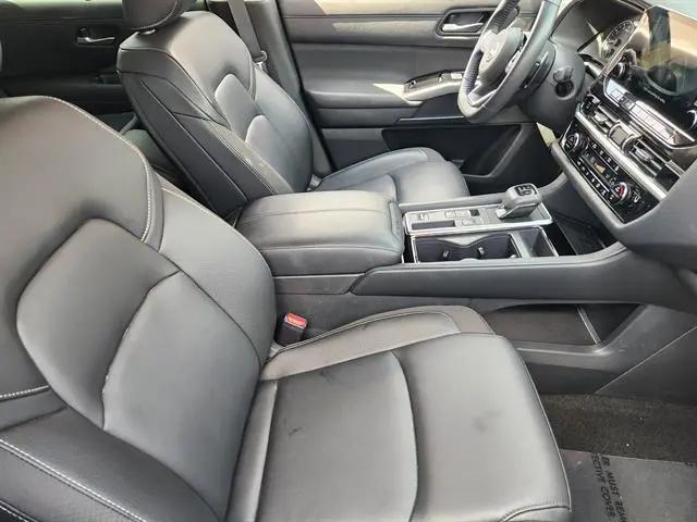 2025 Nissan Pathfinder SL FWD