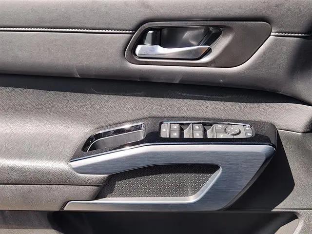 2025 Nissan Pathfinder SL FWD