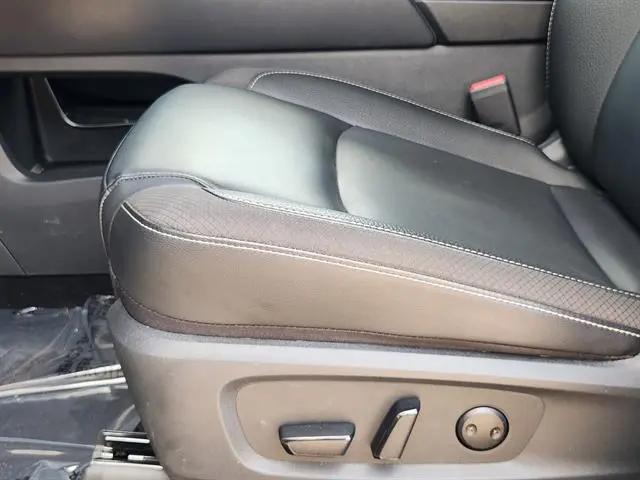 2025 Nissan Pathfinder SL FWD