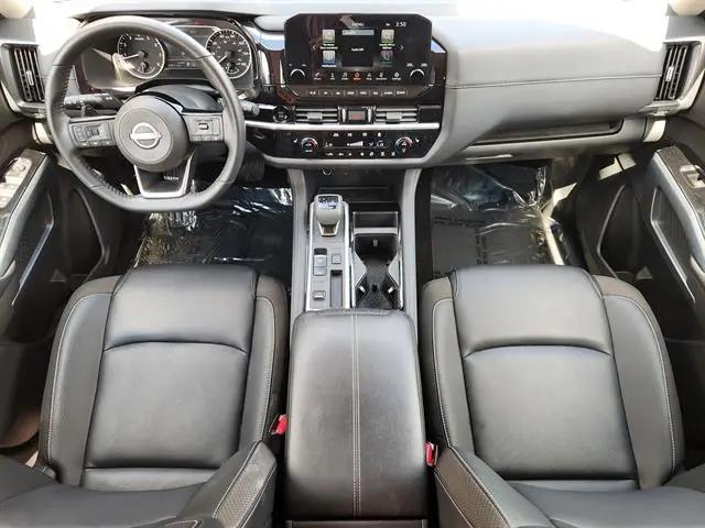 2025 Nissan Pathfinder SL FWD