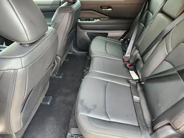 2025 Nissan Pathfinder SL FWD