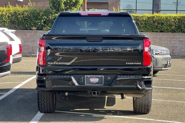 2022 Chevrolet Silverado 1500 2WD Crew Cab Short Bed Custom