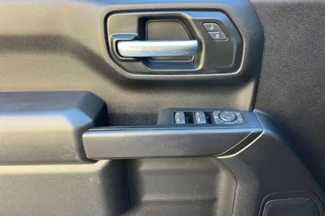 2022 Chevrolet Silverado 1500 2WD Crew Cab Short Bed Custom