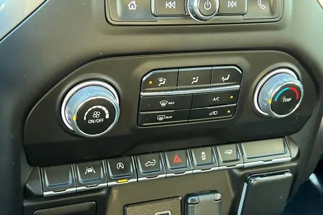 2022 Chevrolet Silverado 1500 2WD Crew Cab Short Bed Custom