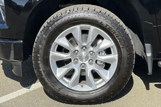 2022 Chevrolet Silverado 1500 2WD Crew Cab Short Bed Custom